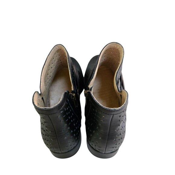 Revitalign Pricilla Ankle Boots Black Perforated Leather Zip Closure Size 7B - Picture 5 of 8